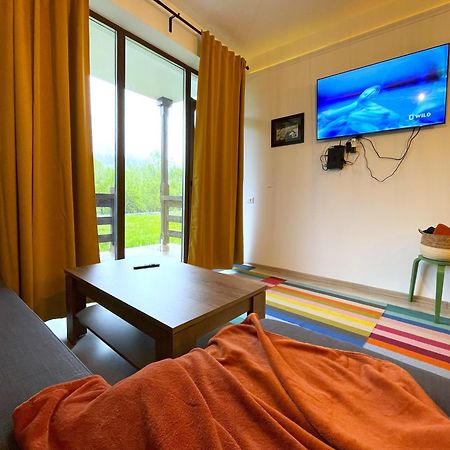 Cozy Riverfront Apartments With Garden And Mountain View Буштені Екстер'єр фото
