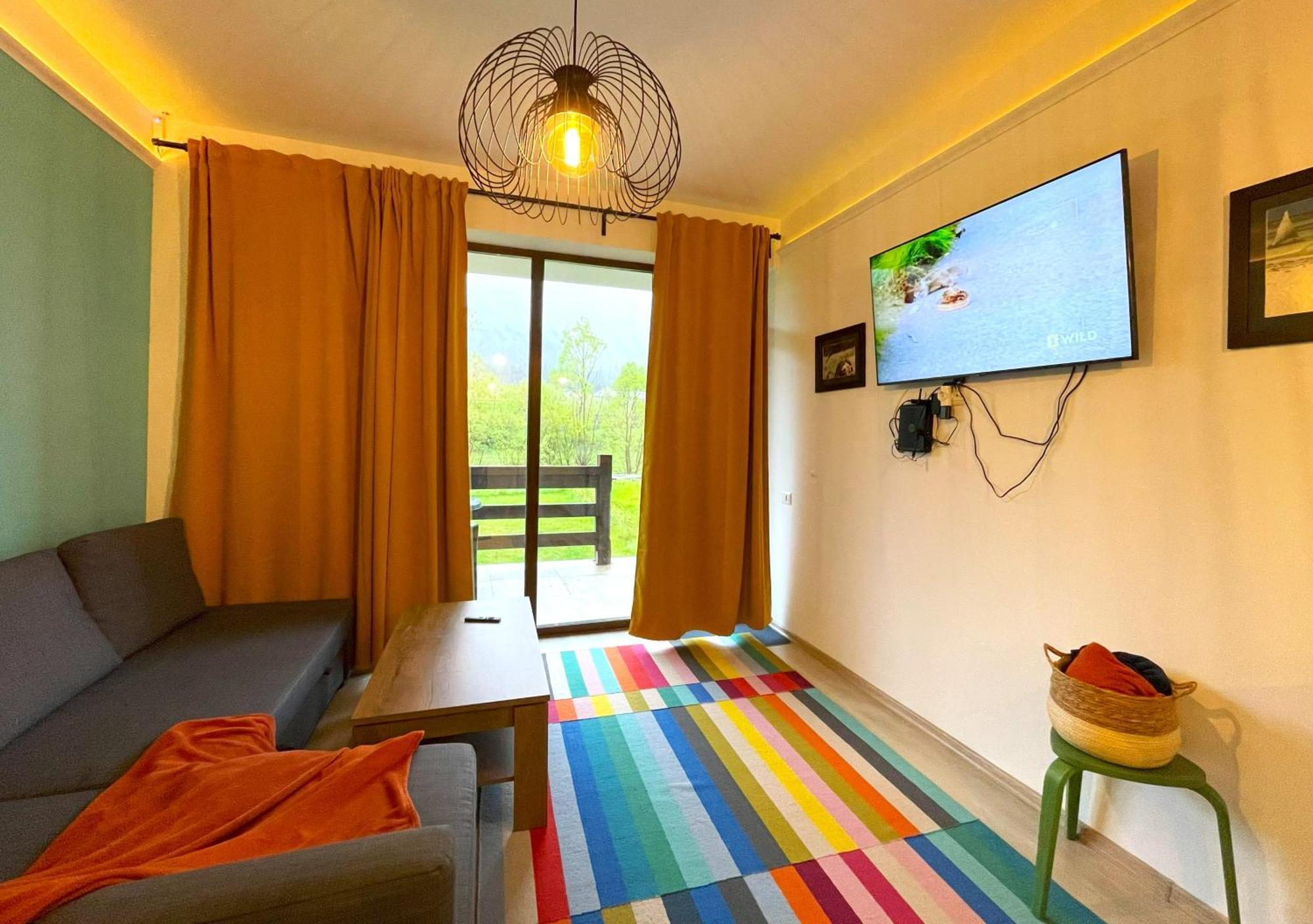 Cozy Riverfront Apartments With Garden And Mountain View Буштені Екстер'єр фото