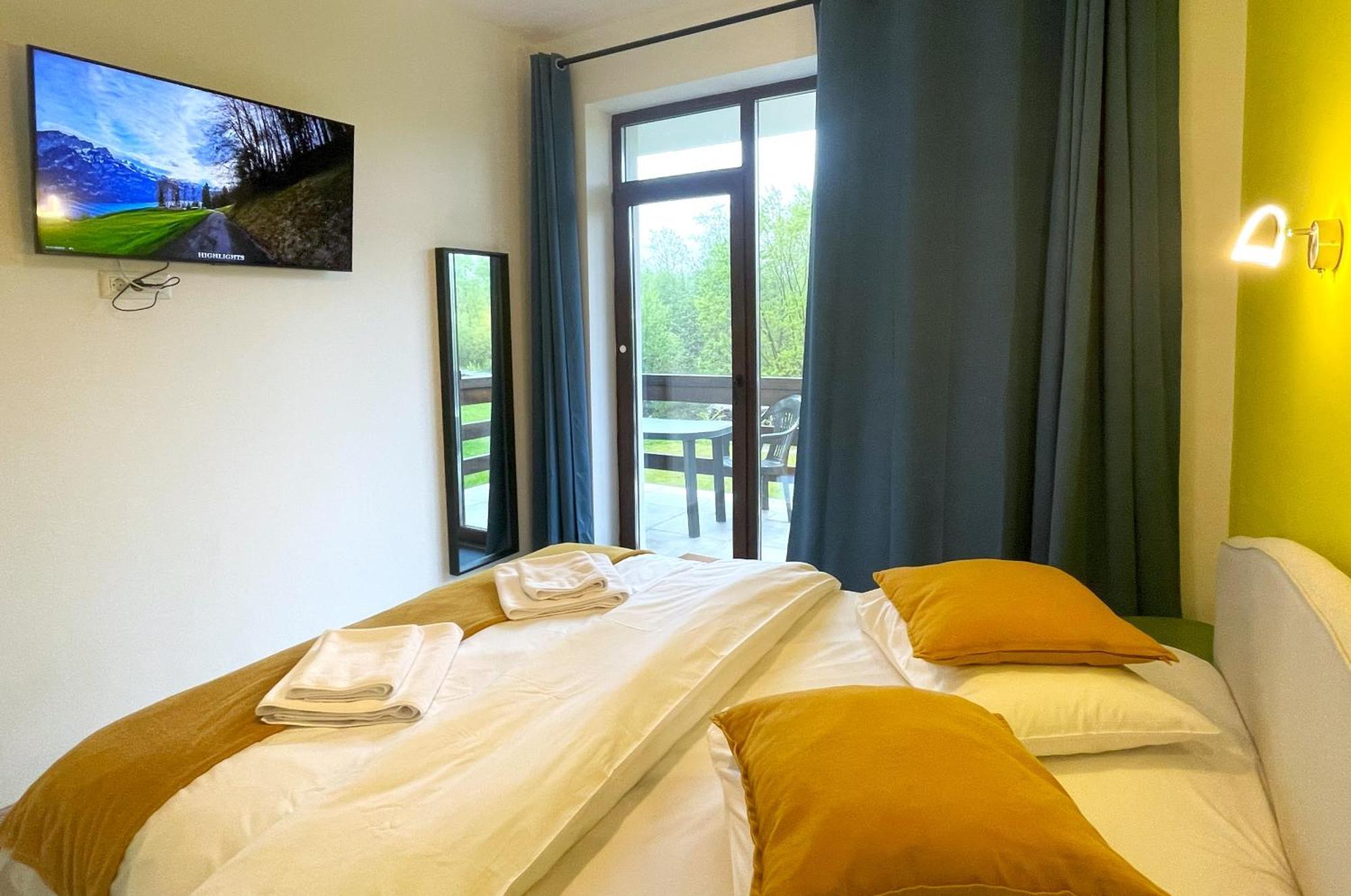 Cozy Riverfront Apartments With Garden And Mountain View Буштені Екстер'єр фото