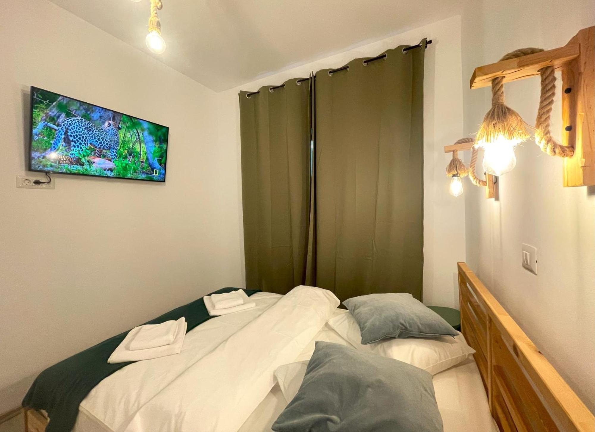 Cozy Riverfront Apartments With Garden And Mountain View Буштені Екстер'єр фото