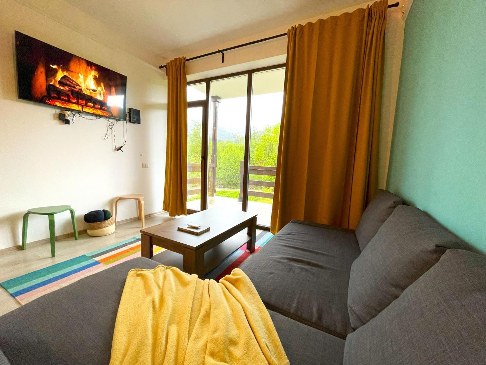 Cozy Riverfront Apartments With Garden And Mountain View Буштені Екстер'єр фото