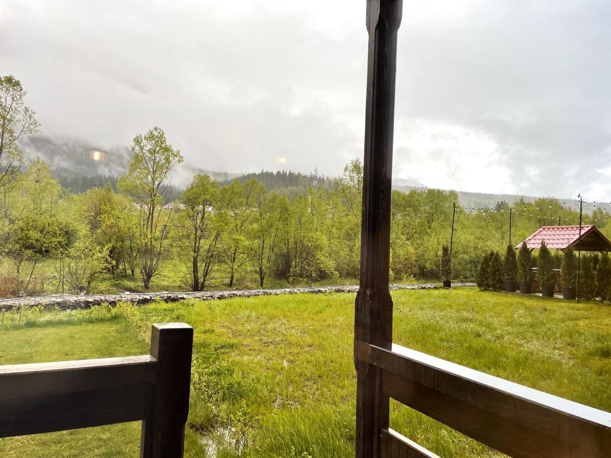 Cozy Riverfront Apartments With Garden And Mountain View Буштені Екстер'єр фото
