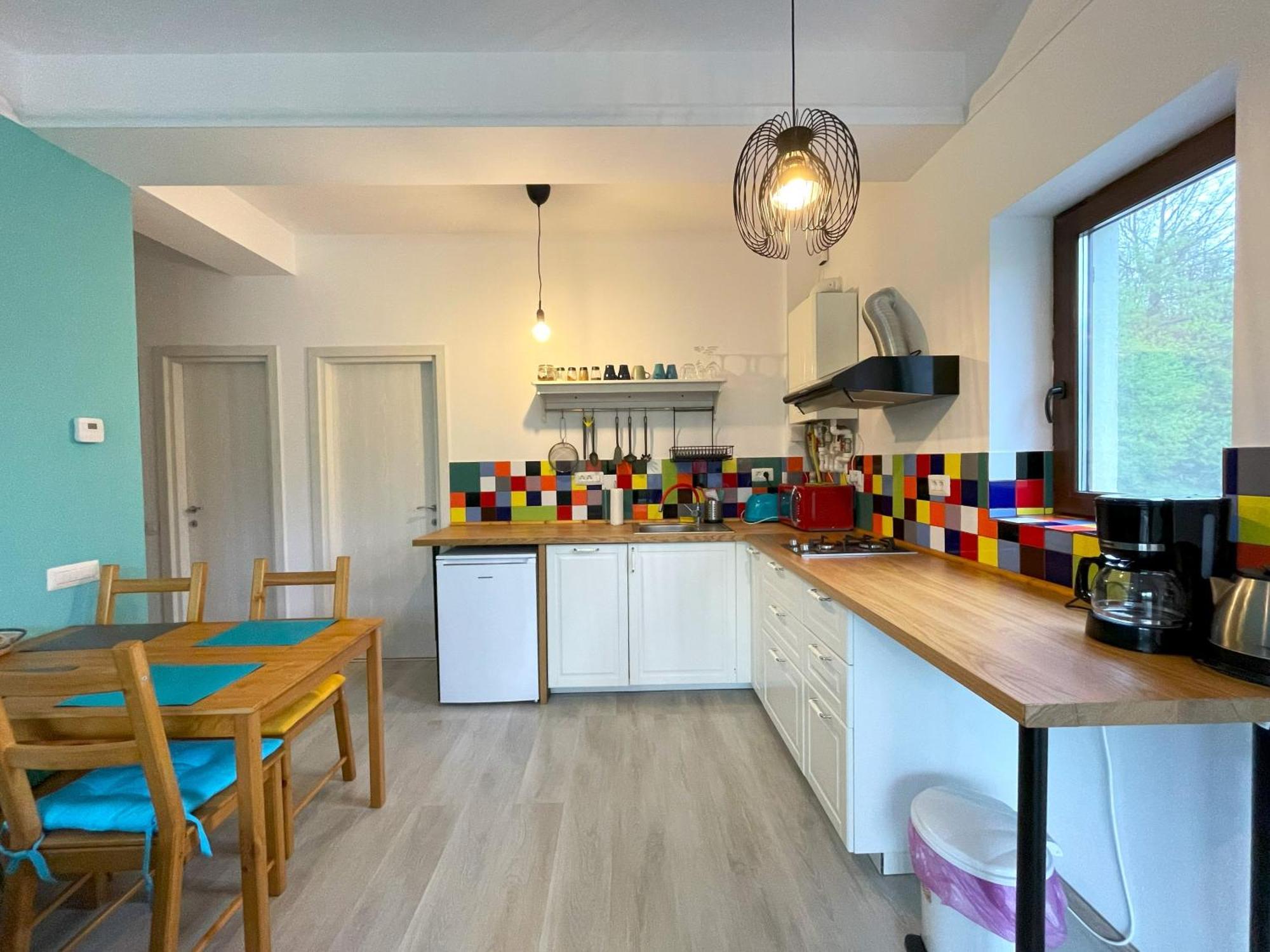 Cozy Riverfront Apartments With Garden And Mountain View Буштені Екстер'єр фото