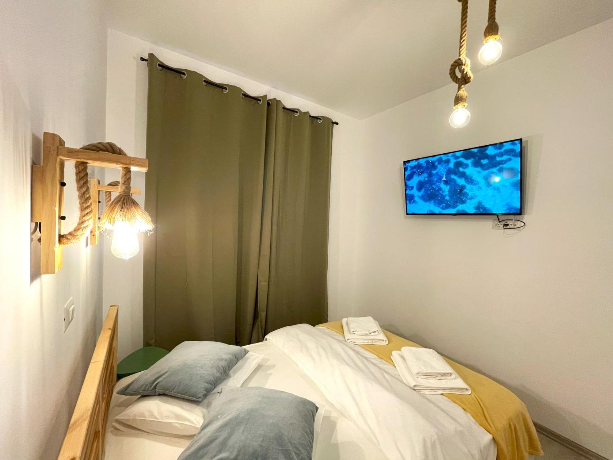 Cozy Riverfront Apartments With Garden And Mountain View Буштені Екстер'єр фото